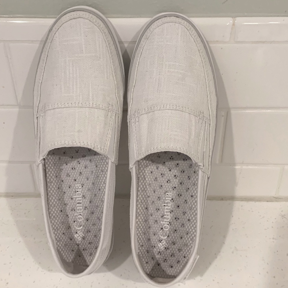 Columbia Casual Canvas Shoes..off white  sz 8  never worn